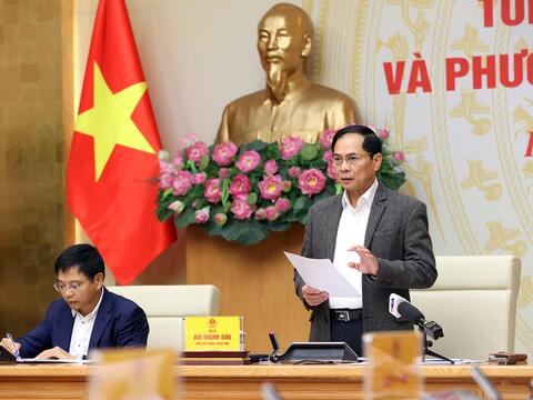 Chống buôn lậu, hàng giả: Xử lý một vụ, cảnh tỉnh cả vùng, cả lĩnh vực