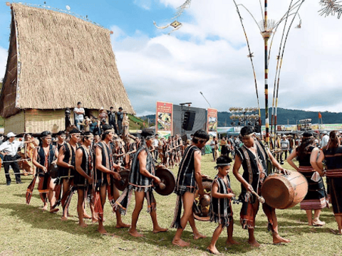 Công nghiệp văn hóa: Đòn bẩy phát triển hay phép thử bản sắc?