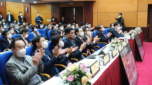 Chủ tịch Hiệp hội sáng tạo và bản quyền tác giả Việt Nam nhận Huân chương lao động