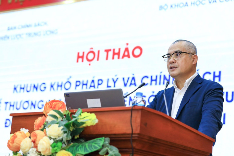 Đồng chí Phạm Đại Dương, Ủy viên Trung ương Đảng, Phó Trưởng Ban Chính sách, chiến lược Trung ương phát biểu tại hội thảo. img-2518.jpg