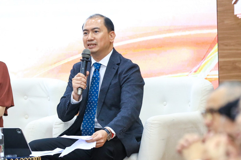 Luật sư Trương Anh Tú, Chủ tịch TAT Law Firm điều hành phiên thảo luận tại hội thảo. img-2519.jpg